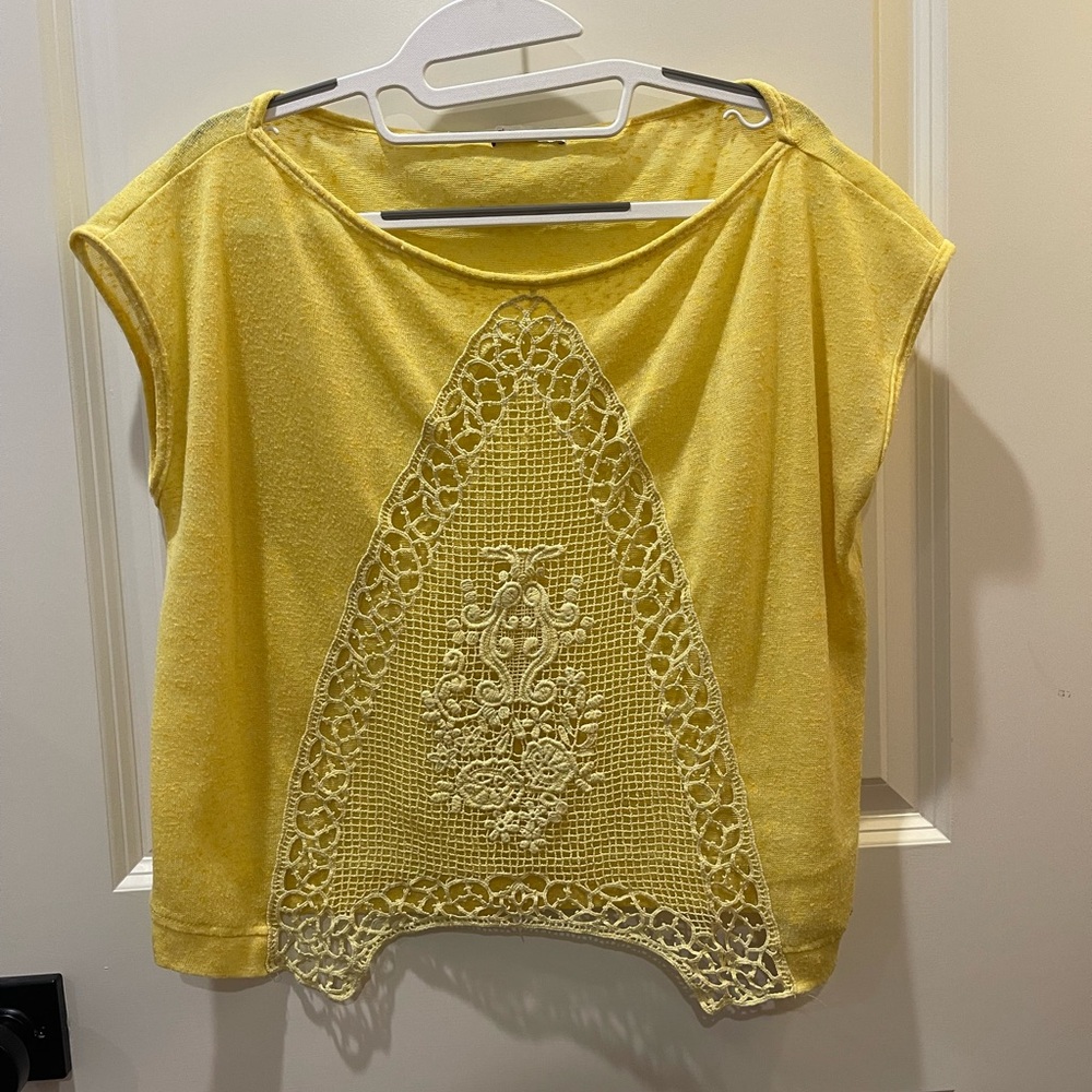 Gloss Yellow Lace Accent Women's Top size medium